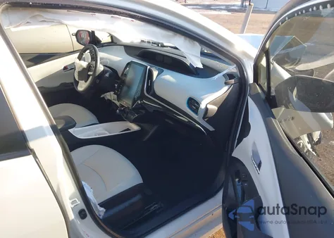 2018 Toyota Prius Four z USA, uszkodzony, nr VIN JTDKARFU5J3055323